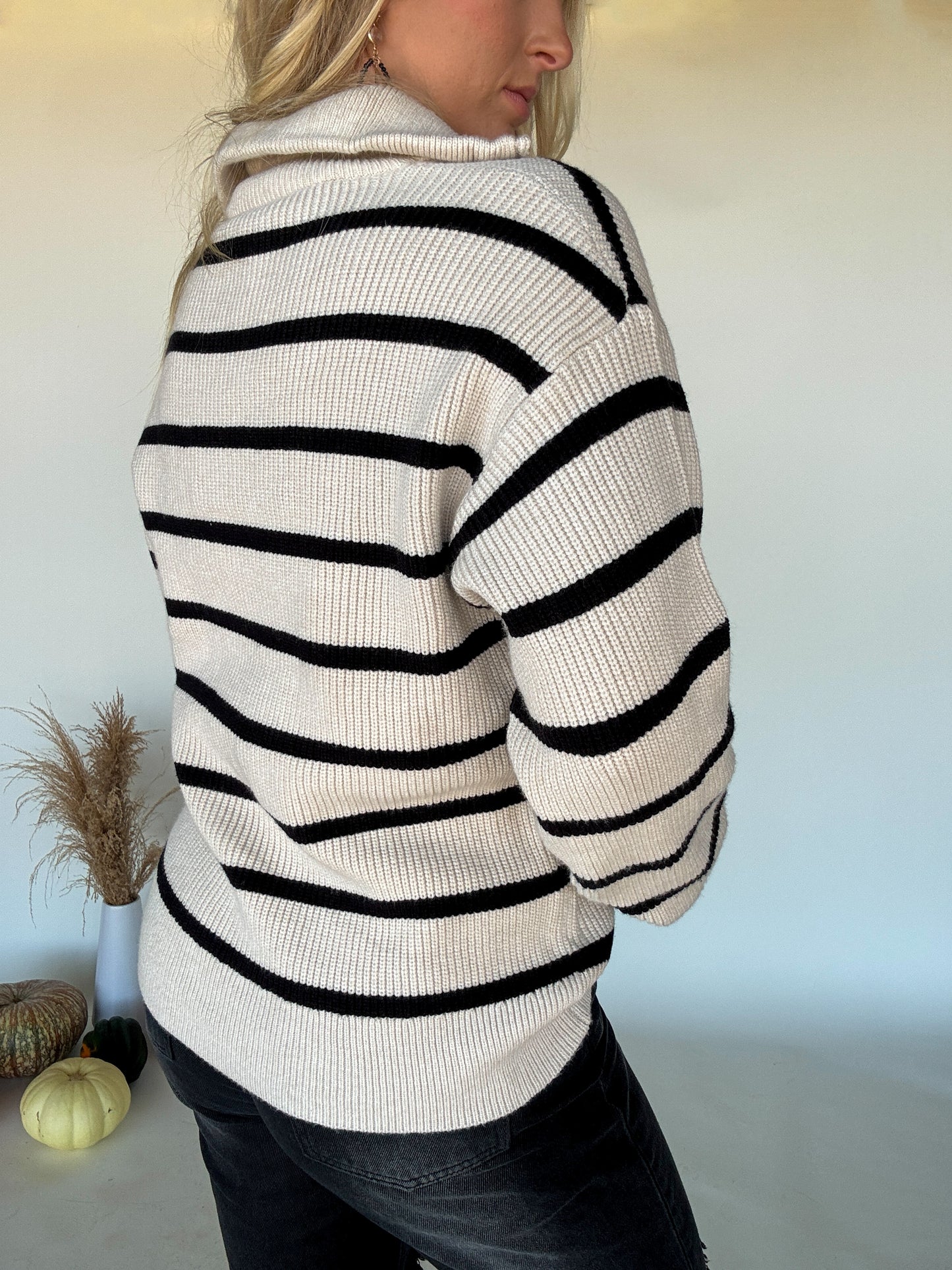 Ollie Striped Sweater - Creme/Black