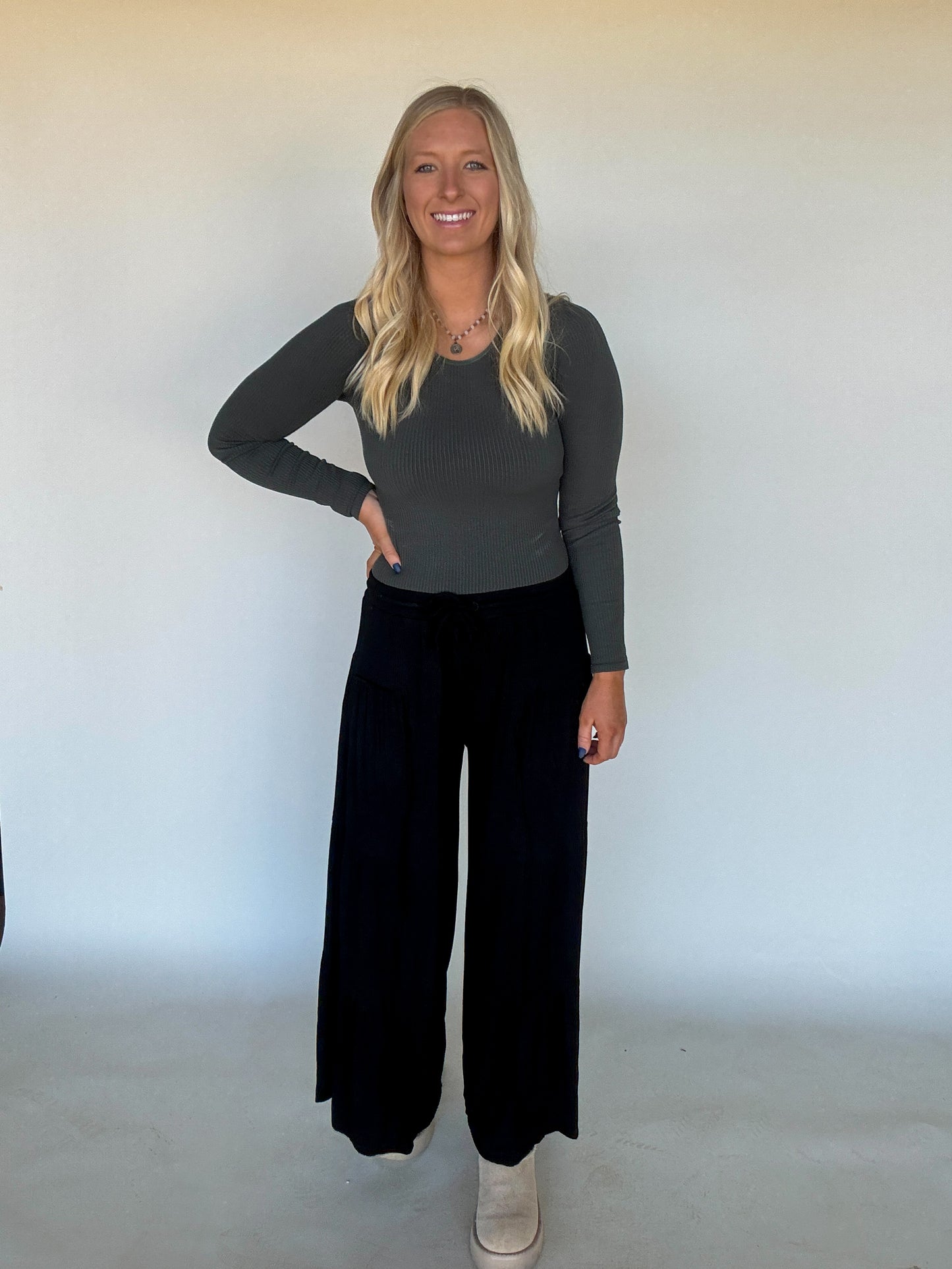 Relaxed Tiered Lounge Pants - Black