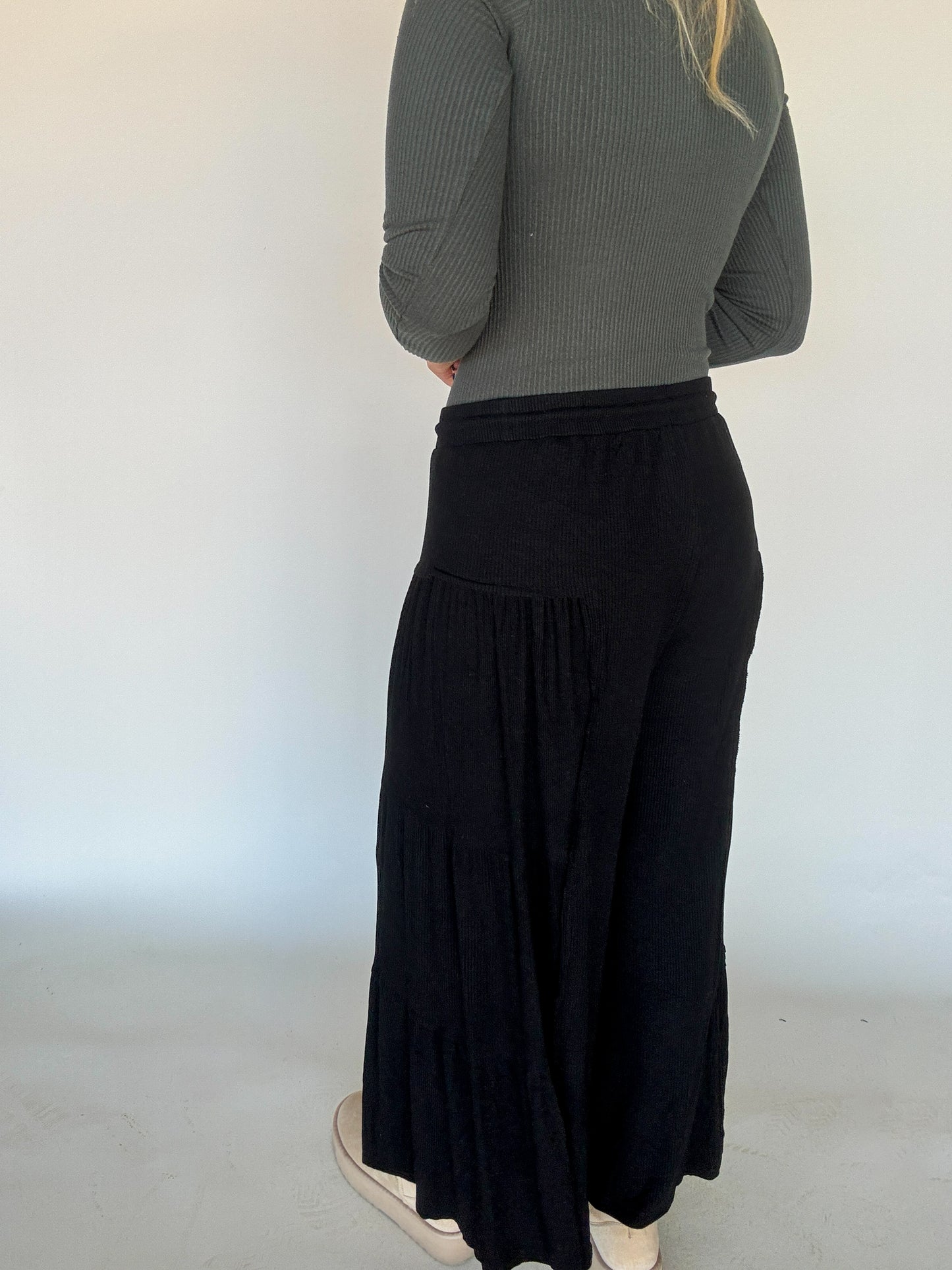 Relaxed Tiered Lounge Pants - Black
