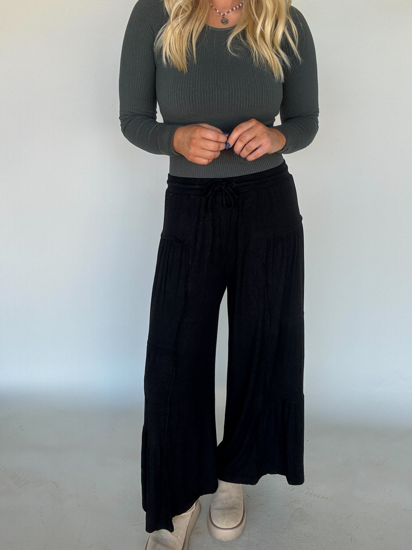 Relaxed Tiered Lounge Pants - Black