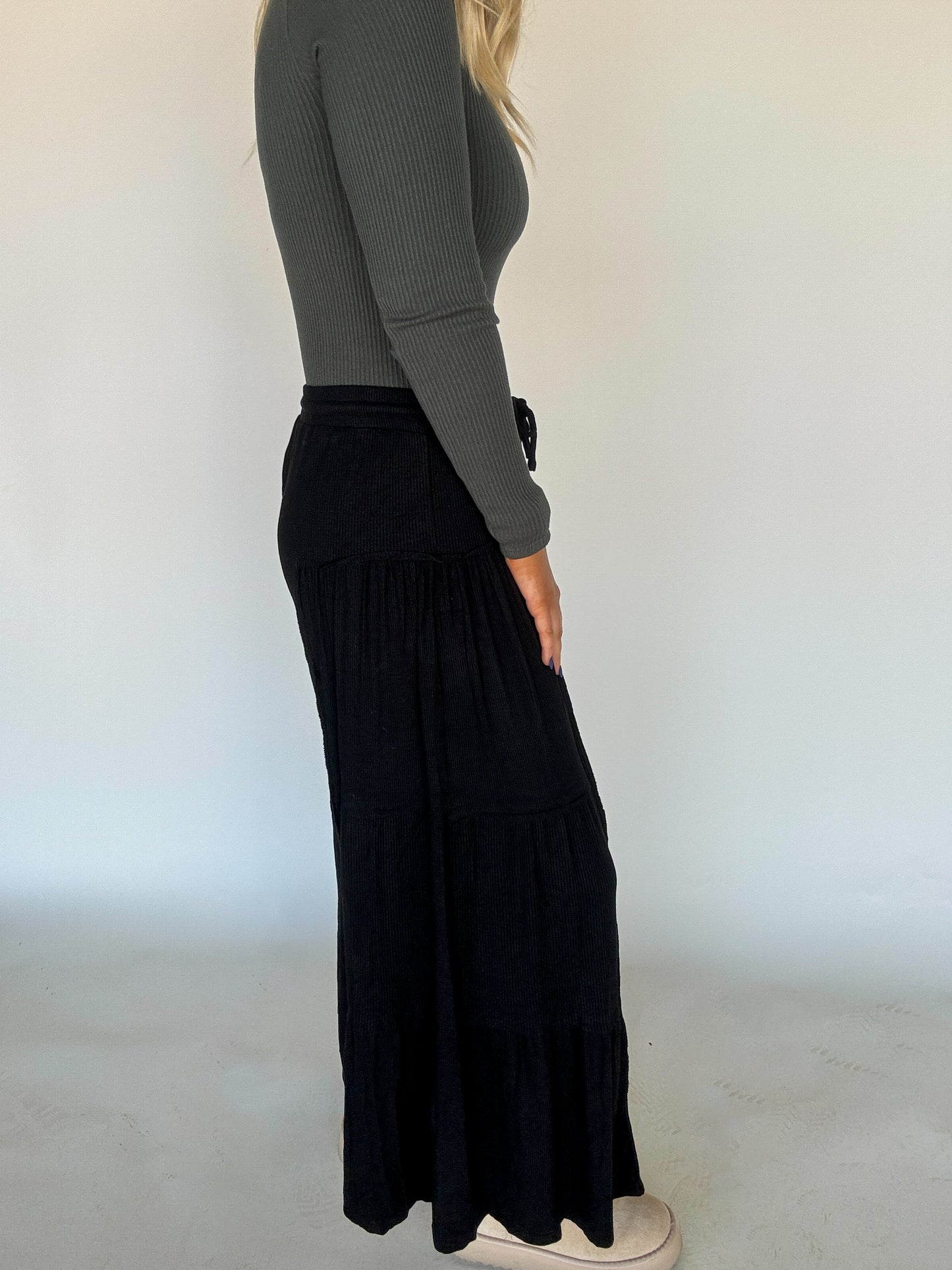 Relaxed Tiered Lounge Pants - Black